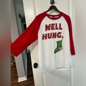 Men’s Quarter Sleeve Christmas Graphic T. Size: L